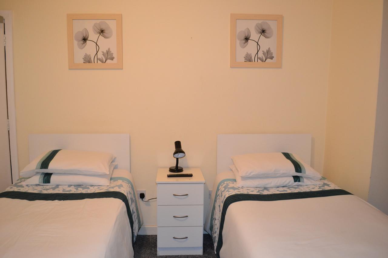 Annie'S Guest House Фарнборо Экстерьер фото
